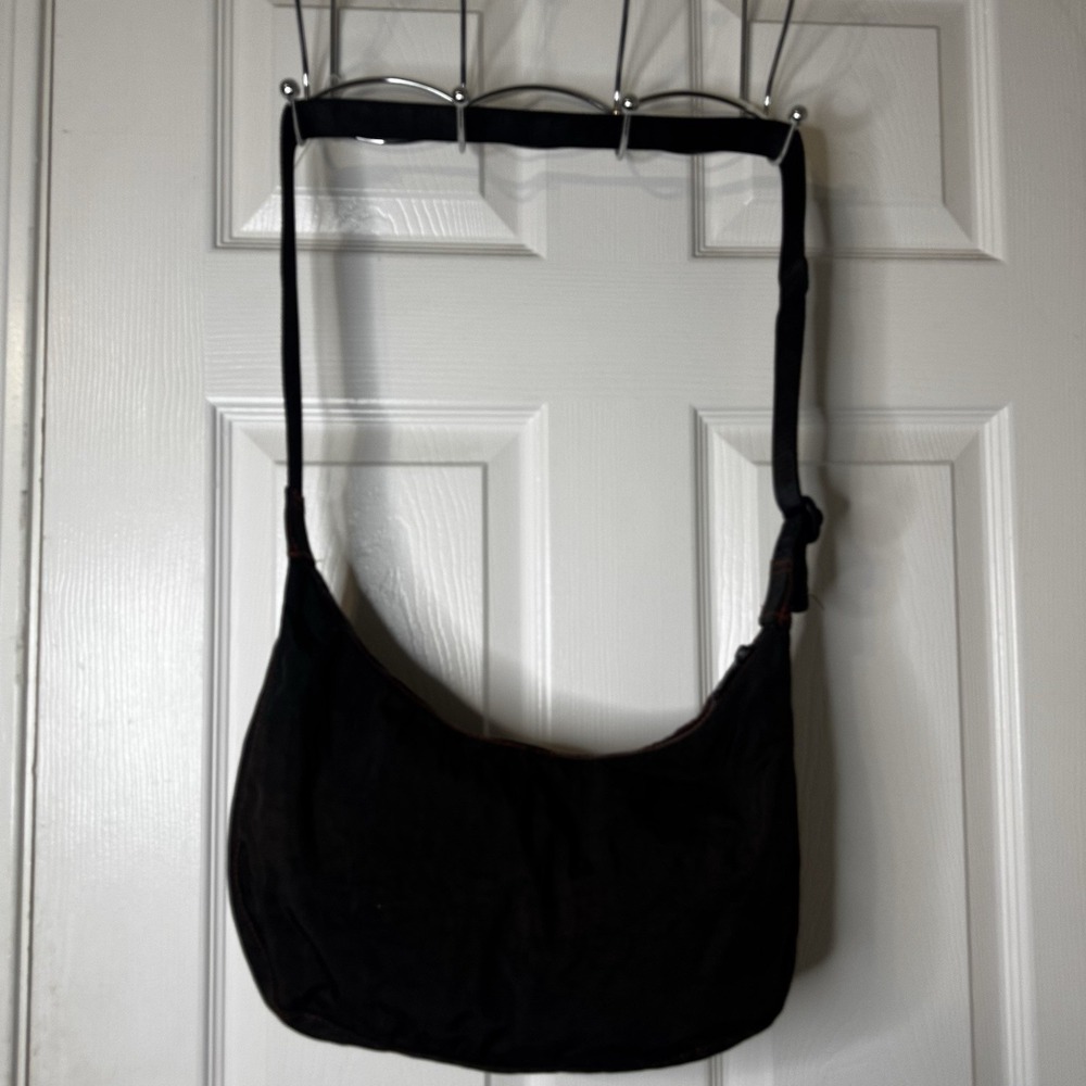 BAGGU Black Nylon Crescent Crossbody Bag Adjustable Logo Strap Zip Y2K - Picture 2 of 8